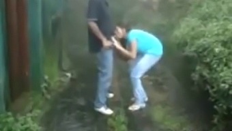 Indian Couple In Public: Milf And Amateur Teen Engage In Steamy Blowjob Session