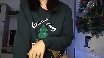 Anna, The Seductive Stepsister, Delivers A Steamy Oral Creampie For Christmas