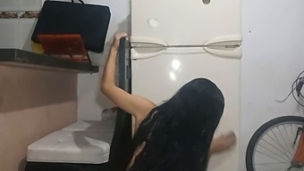Amateur Stepsister Seeks Out Big Cock For Blowjob - Spanish Version